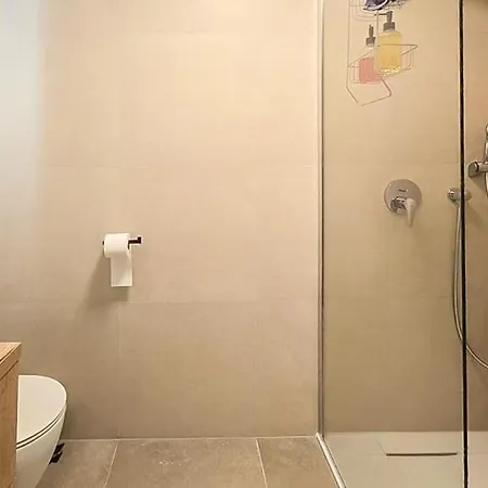 2402 Apartman *