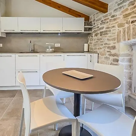Apartman 2402 *