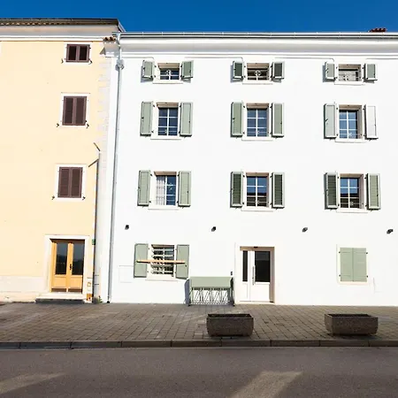 Apartman 2402 *